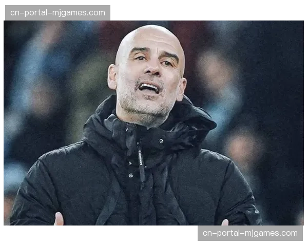 场边镜头:瓜迪奥拉与助理教练激烈讨论防守阵型 场边镜头:瓜迪奥拉与助理教练激烈讨论防守阵型