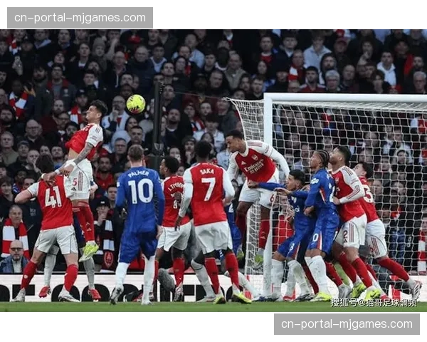 雨中进行的英超比赛，球队如何根据湿滑场地临时调整定位球主罚方式